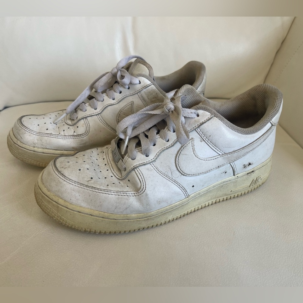 White Nike Air Force 1
